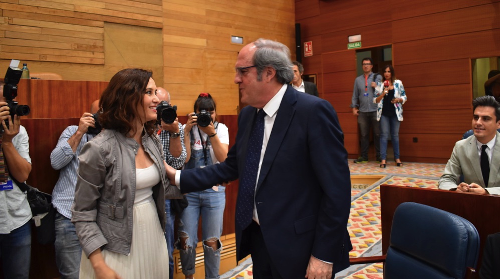 Isabel Díaz Ayuso y Ángel Gabilondo en la Asamblea de Madrid. (Foto. PSOE)
