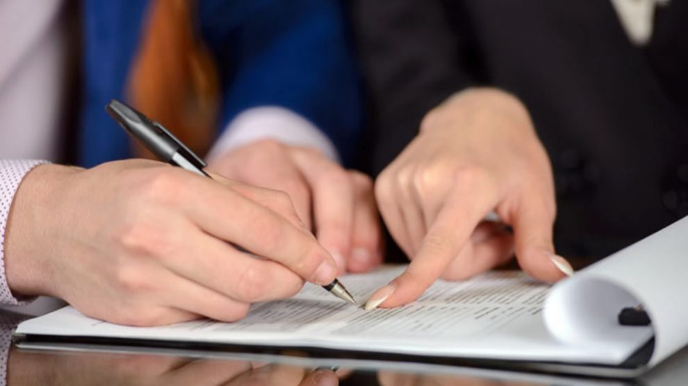 Firma de hipotecas.