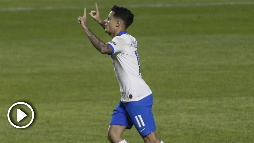 Coutinho celebra un gol ante Bolivia. (AFP)