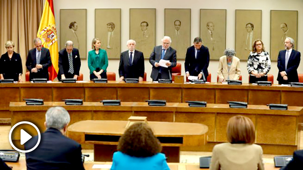 Los miembros de la Junta Electoral, en la toma de posesión de los eurodiputados este lunes en el Congreso. (Foto: EFE)