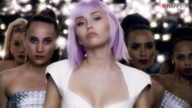 Miley Cyrus publica una imagen desnuda, convirtiéndose en su personaje de ‘Black Mirror’