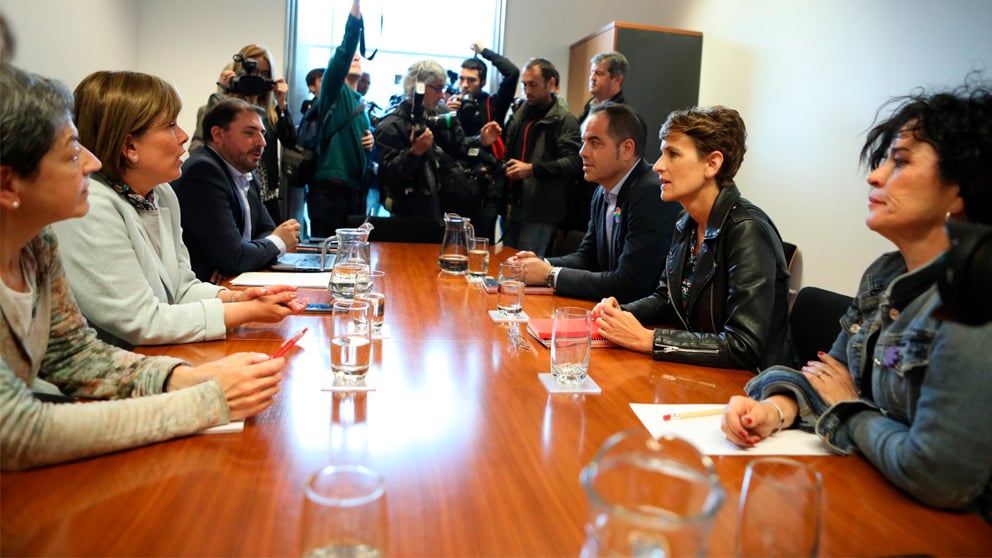 Negociación en Navarra entre Geroa Bai, con Uxie Barcos, y el PSN, con María Chivite (Foto: EP)