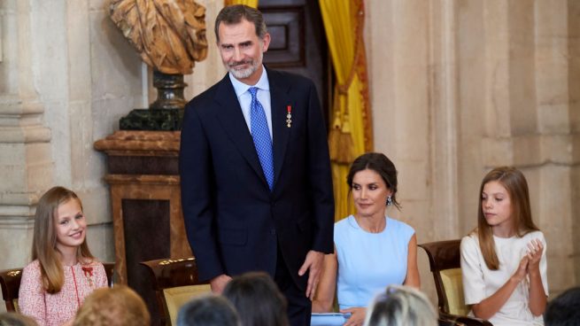 Los Reyes de España con sus hijas en el quinto aniversario de la proclamación como monarca. @Getty
