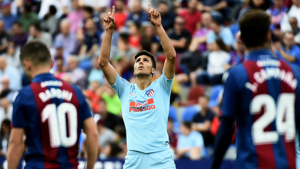 Rodri Hernández celebra un gol ante el Eibar (AFP)