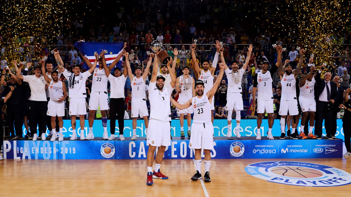 El Real Madrid de baloncesto celebra el título de Liga Endesa