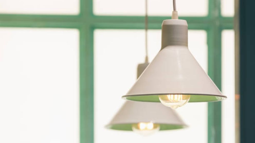 Guía de pasos para saber cómo limpiar una lámpara de techo de forma práctica