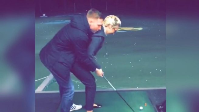 Facebook: Una romántica lección de golf casi le deja en coma