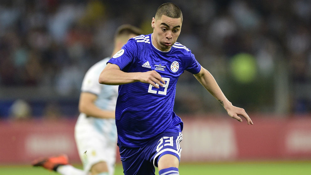 Miguel Almirón durante el Argentina-Paraguay de la Copa América. (Getty)