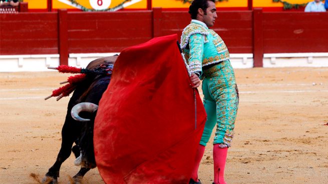 El Fandi triunfa con el broche triunfal a la feria de las Hogueras de Alicante