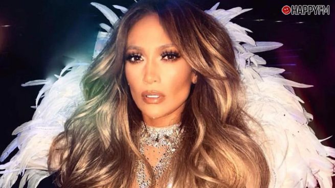 Jennifer Lopez sorprende con un look muy peculiar con el que ha incendiado Instagram