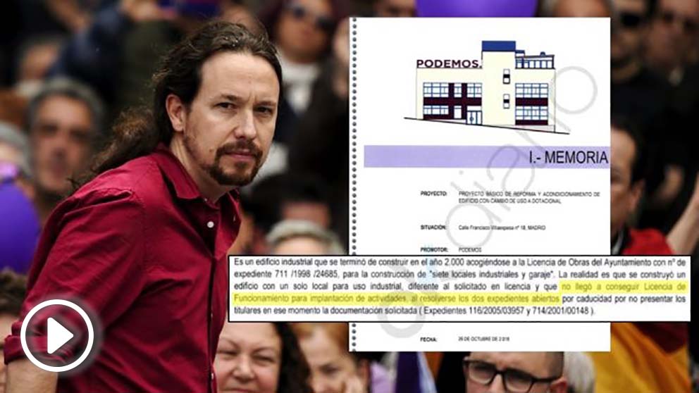 El líder de Podemos, Pablo Iglesias, y la portada del proyecto de reforma.