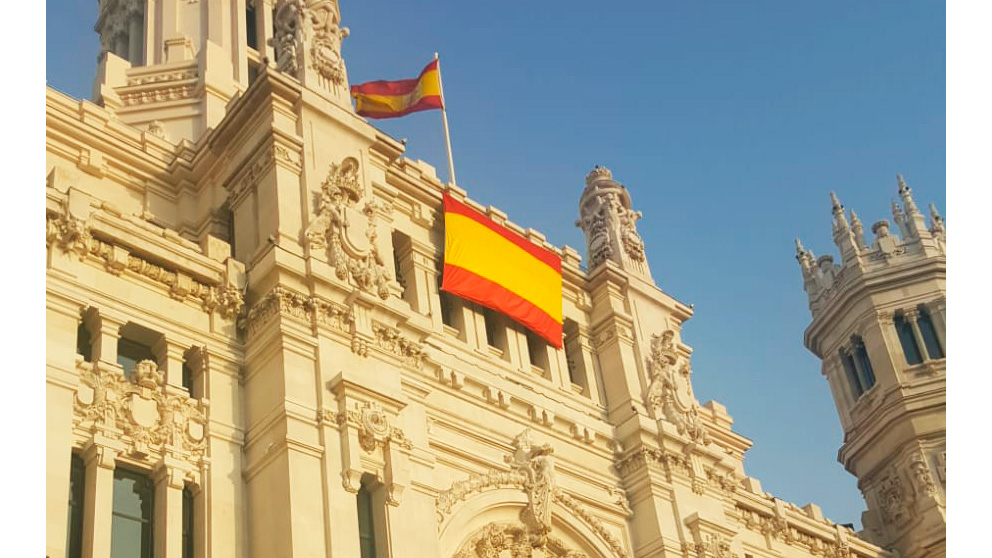 Bandera de España en el Ayuntamiento de Madrid.