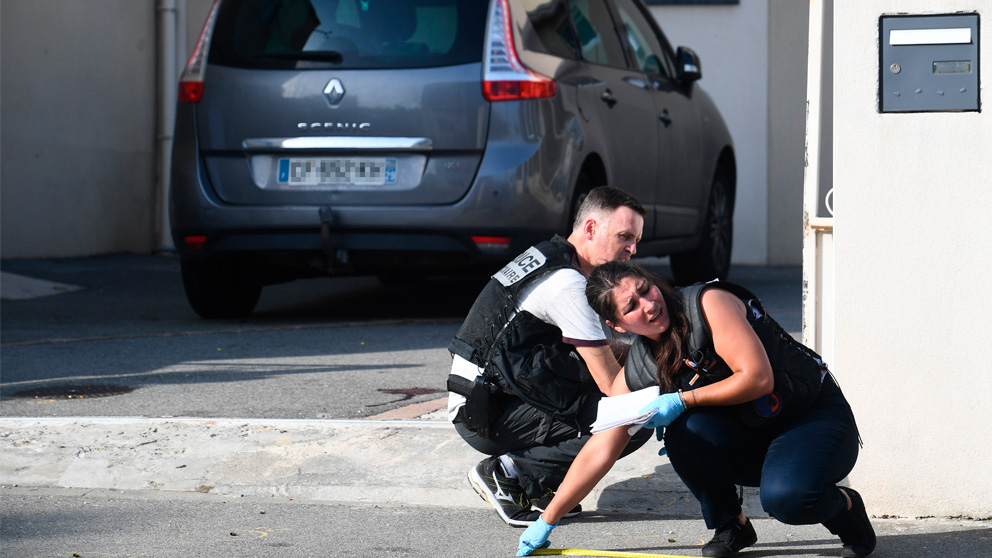 Agentes policiales en Brest (Foto: AFP)
