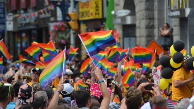 Locales, clubes, sesiones y fiestas para gays y lesbianas en Barcelona