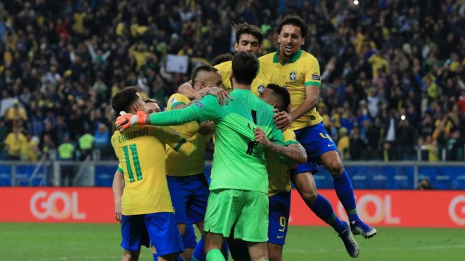 Los penaltis mantienen con vida a Brasil en su Copa América
