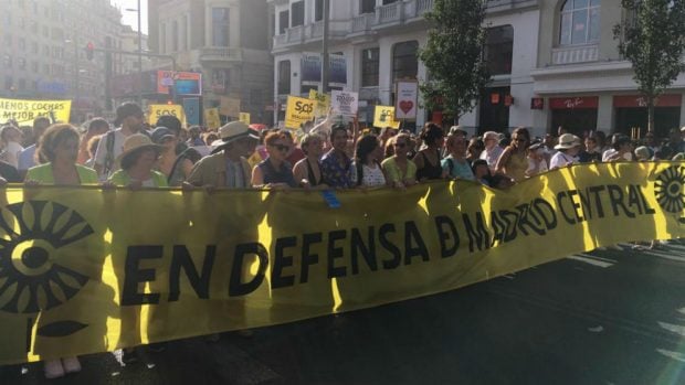 Cabecera de la manifestación contra la "revisión" de Madrid Central. (Foto: Francisco Toledo)