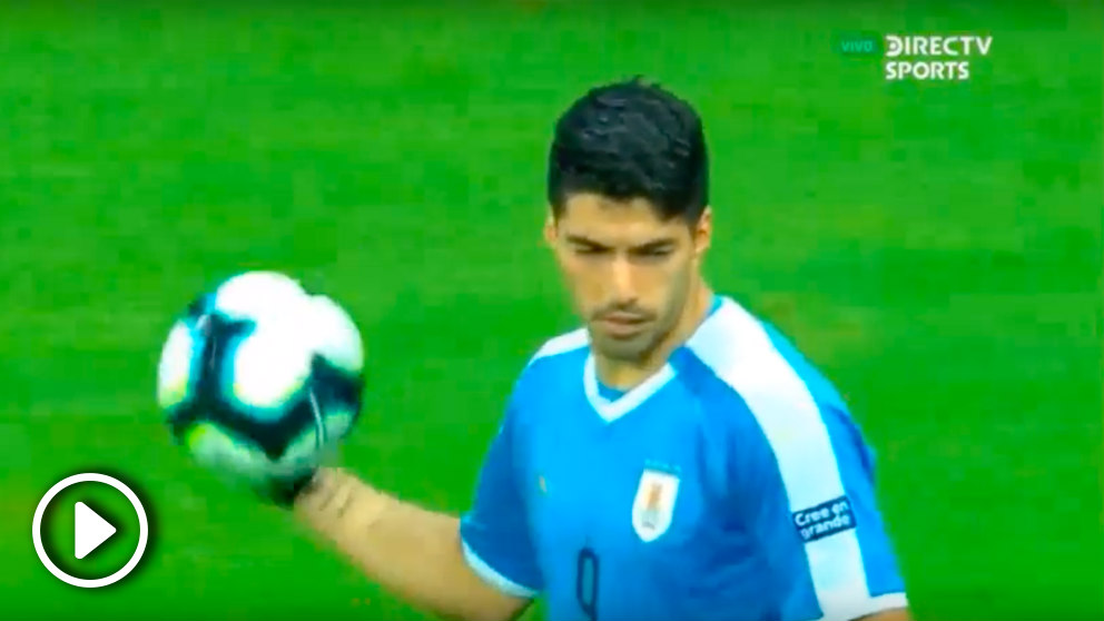 Luis Suárez falló el penalti que eliminó a Uruguay en la tanda de penaltis ante Perú.