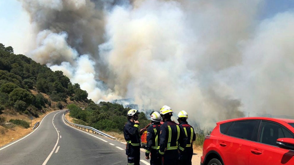 Casi 400 efectivos tratan de controlar el incendio en la región madrileña. (Foto: EFE/Emergencias 112 Comunidad de Madrid)
