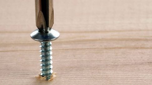 Aprende cómo desatornilla un tornillo con remedios caseros