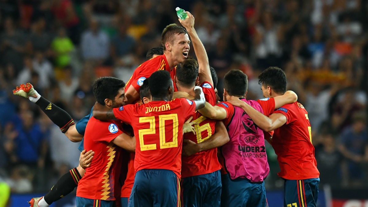 Los jugadores de España Sub-21 celebran el Europeo.