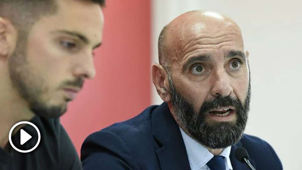 Monchi durante la despedida de Saravia (@SevillaFC)