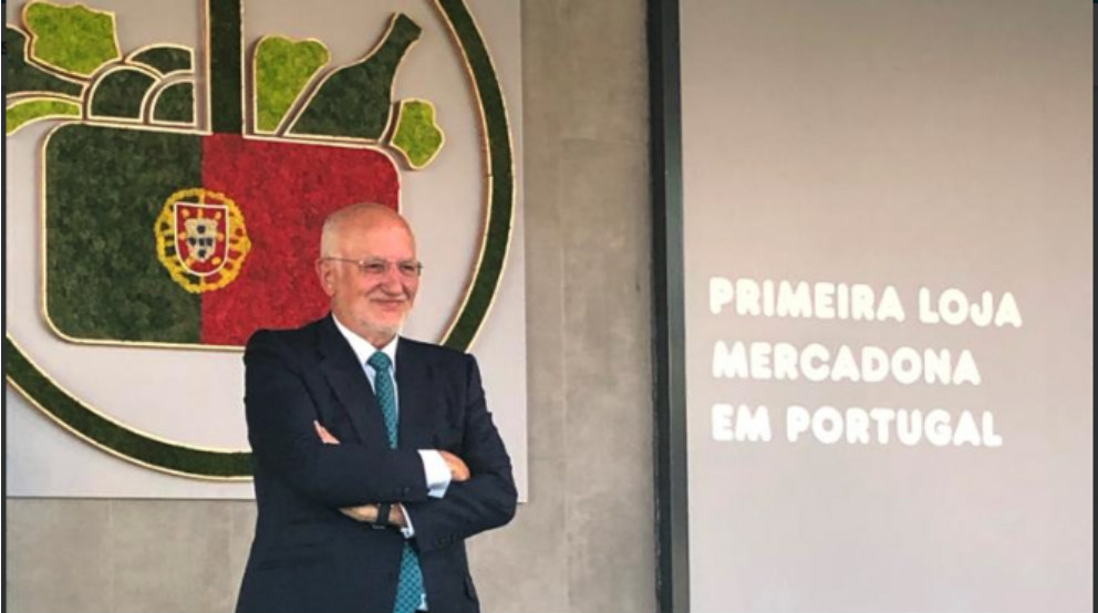 Juan Roig durante la apertura de su primera tienda en Portugal