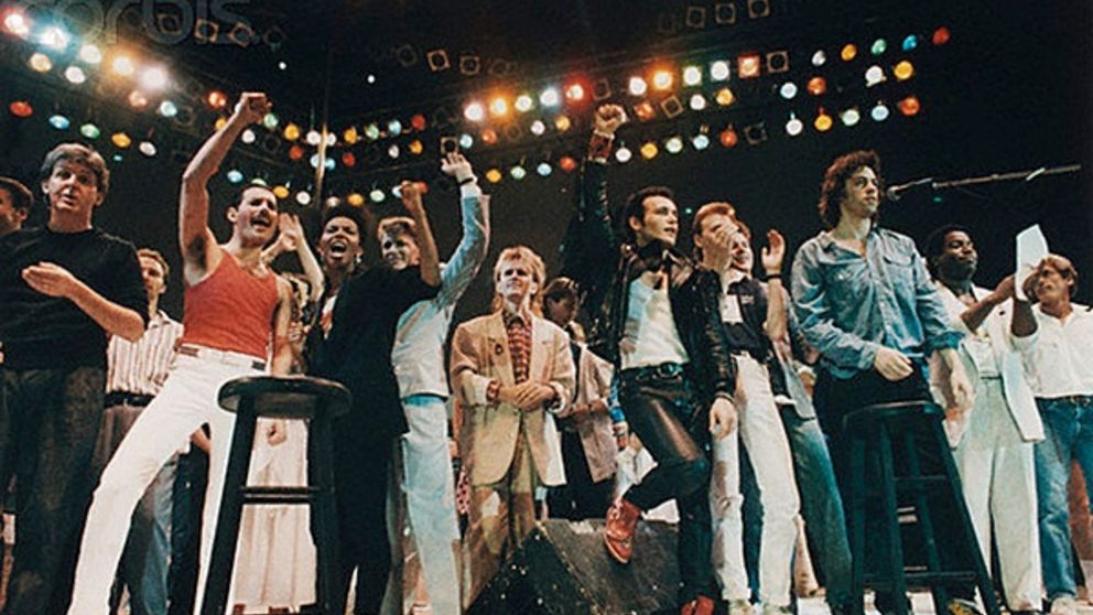 El 13 de julio de 1985 , se celebró en el estadio de Wembley de Inglaterra,el concierto de rock mundial de «Ayuda en Acción»