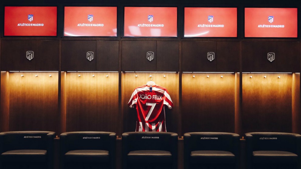 La camiseta de Joao Félix con el ‘7’ en el vestuario del Metropolitano. (@atleti)
