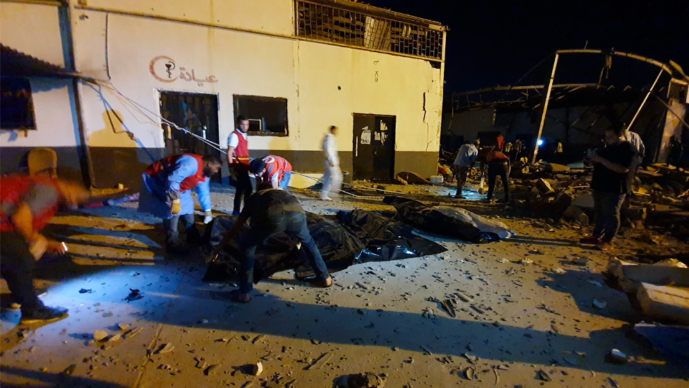 Bombardeo en un centro de inmigrantes en Libia (Foto: AFP)