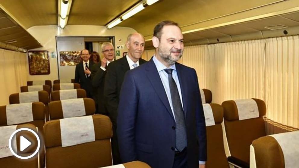 El ministro de Fomento, José Luis Ábalos, esta mañana en la Estación de Francia.