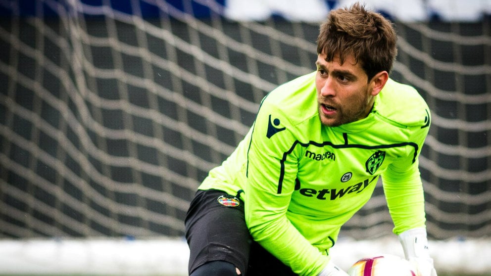 Aitor Fernández en un entrenamiento del Levante (@LevanteUD)