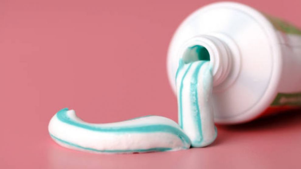Pasos e ideas para limpiar con pasta de dientes