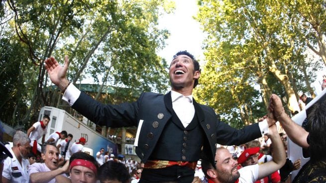 Leonardo Hernández abre la Puerta Grande en Pamplona y Hermoso de Mendoza se lleva una oreja