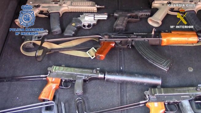 Localizado un arsenal de armas de guerra a una banda criminal desarticulada en Málaga