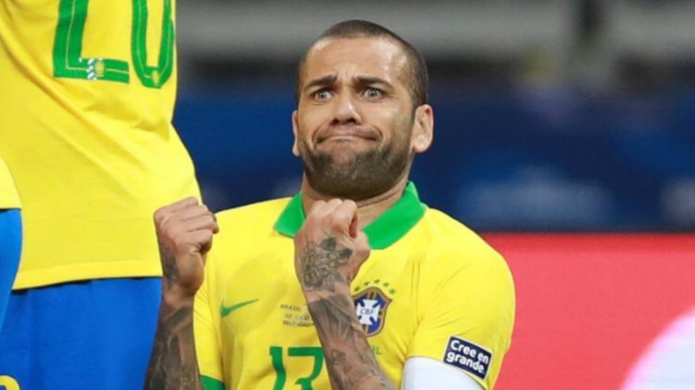 Dani Alves, en un partido con Brasil. (@DaniAlvesD2)