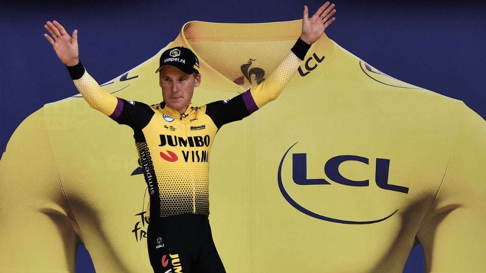 Mike Teunissen celebra su liderato en el Tour de Francia. (AFP)
