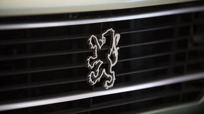 Un coche Peugeot con el león. Foto: Nicolas Zwickel