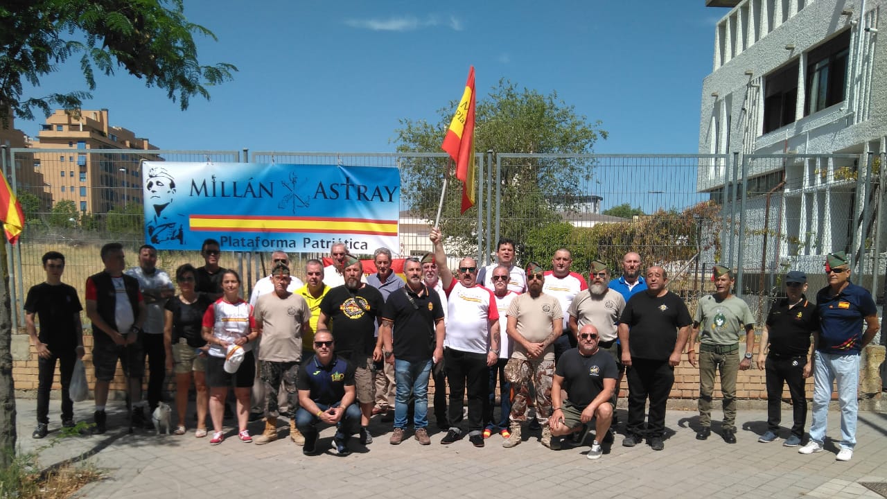 Miembros de la plataforma en la antigua calle Millán Astray este fin de semana.