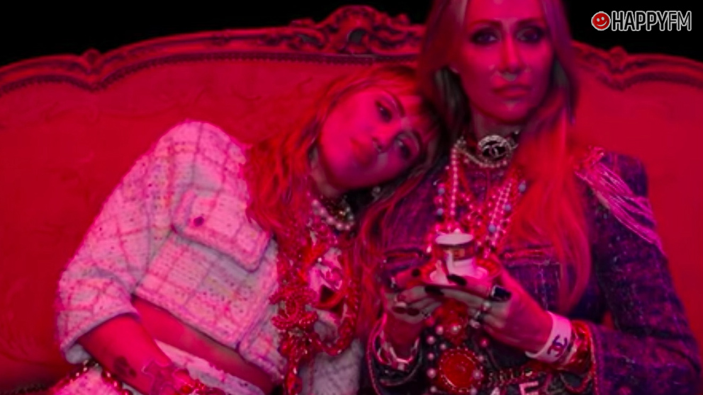 Miley Cyrus realiza un claro homenaje a una artista de leyenda