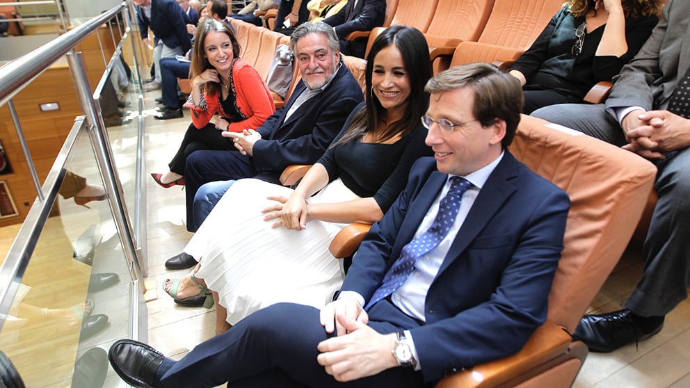 Andrea Levy, Pepu Hernández, Begoña Villacís y José Luis Martínez-Almeida asisten al Pleno de Investidura de la Asamblea de Madrid. (Foto: Francisco Toledo/Okdiario)