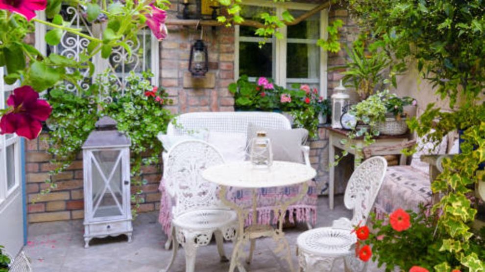 Aprende cómo hacer un jardín en un patio interior