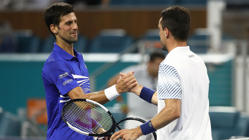 Djokovic y Bautista, en un partido en Miami. (Getty)