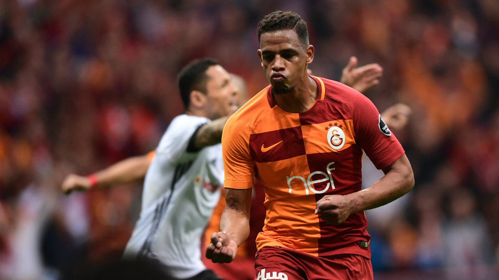 Fernando Reges celebra un gol con el Galatasaray (AFP)