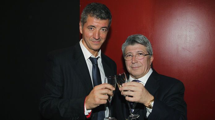 Gil Marín y Cerezo, brindando en una foto de archivo