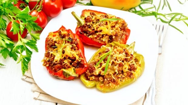 Chiles rellenos de quinoa y carne picada