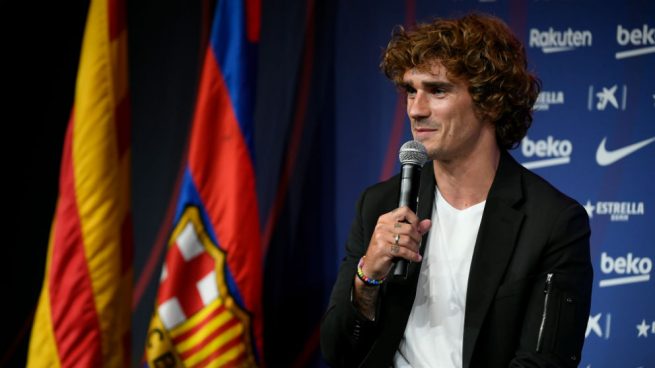 Griezmann pelotea a Messi en su presentación como jugador del Barcelona