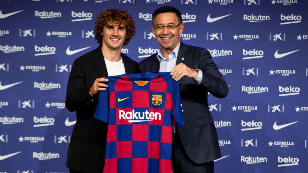 Bartomeu y Griezmann, durante la presentación del francés. (EFE)