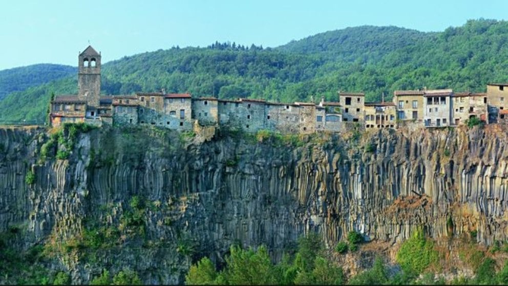 Descubrimos algunas de las ciudades en acantilados alrededores del mundo.