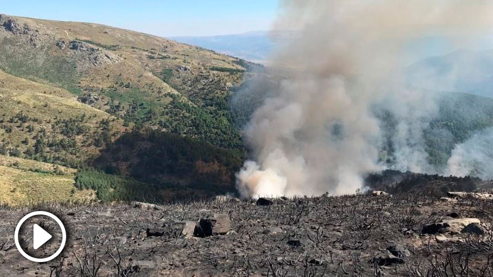 El incendio de Sotillo de la Adrada (Ávila), que continúa activo y en nivel 1 de peligrosidad. Foto: EP