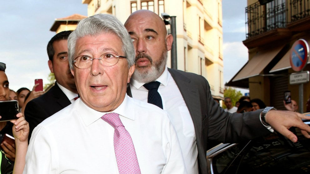 Enrique Cerezo a su llegada al restaurante José María (EFE)